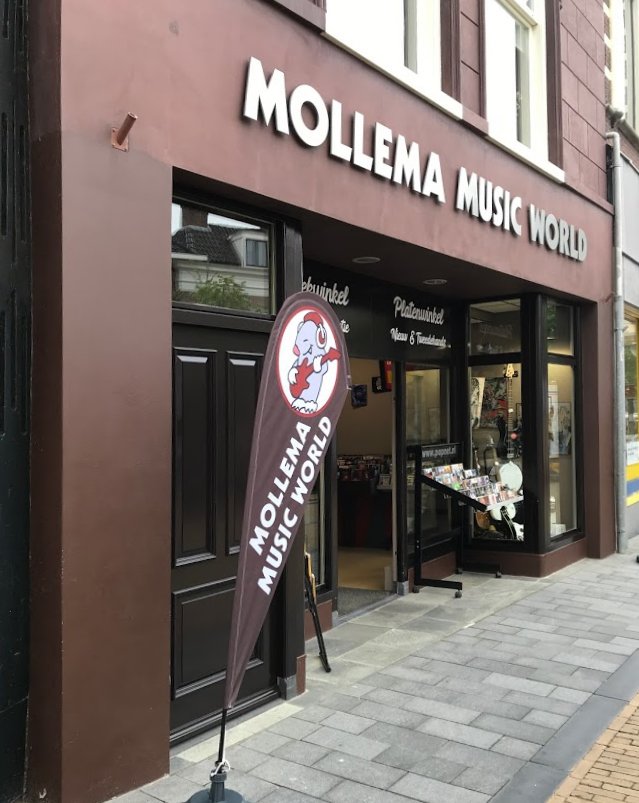 Mollema Music World op Voorstraat 11 in 2021.